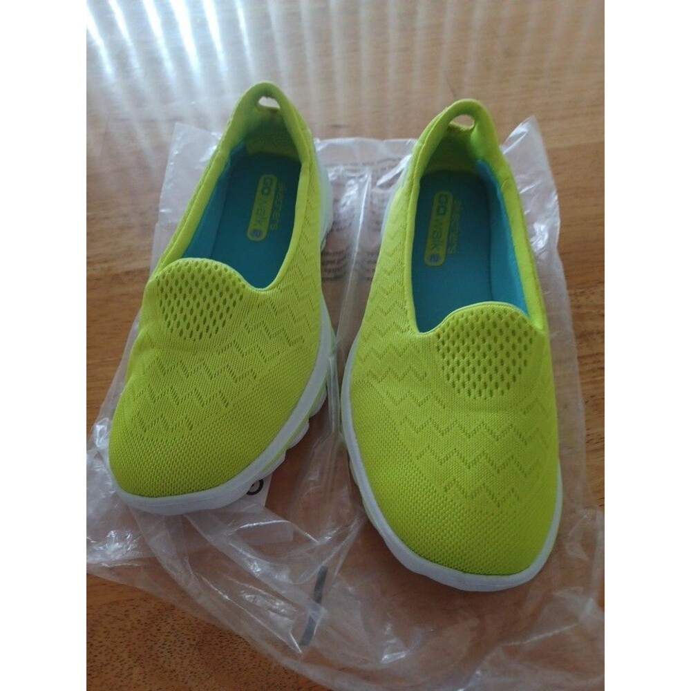 Skechers Go Walk 2 Lime Green Size 6 Narrow Width Slip ON'S Very Clean
